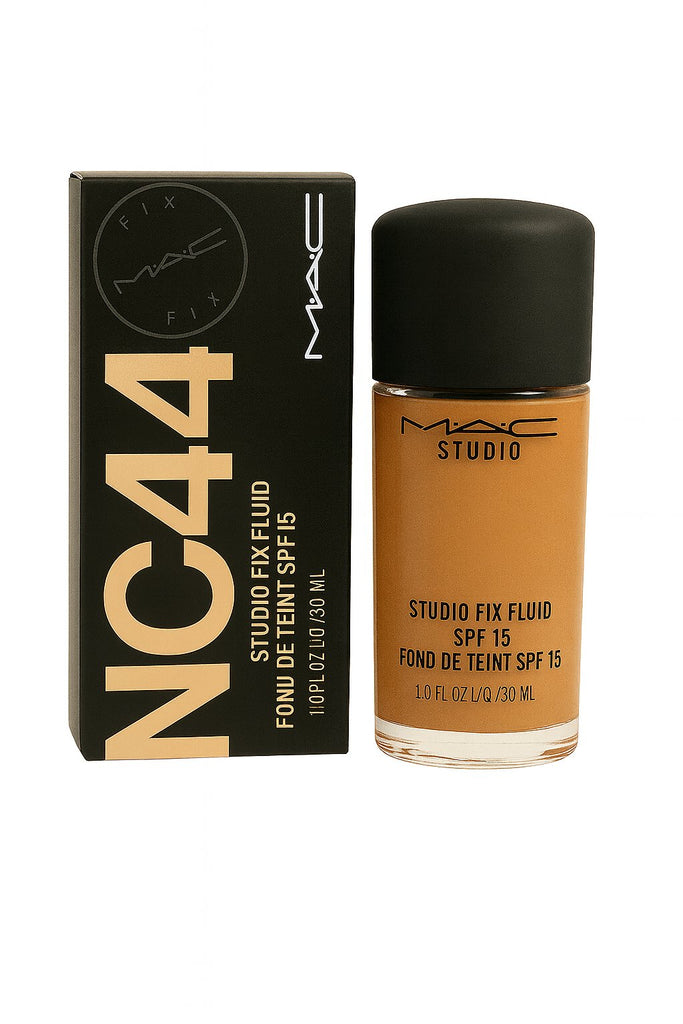 MAC Studio Fix Fluid SPF 15 Foundation in Farbton NC44, 30 ml – flüssiges Make-up für mittlere Haut mit goldenem Unterton